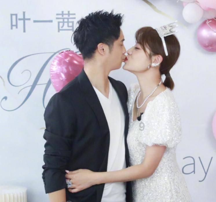 新百伦574为什么有的是网面有的是革面？游戏画面