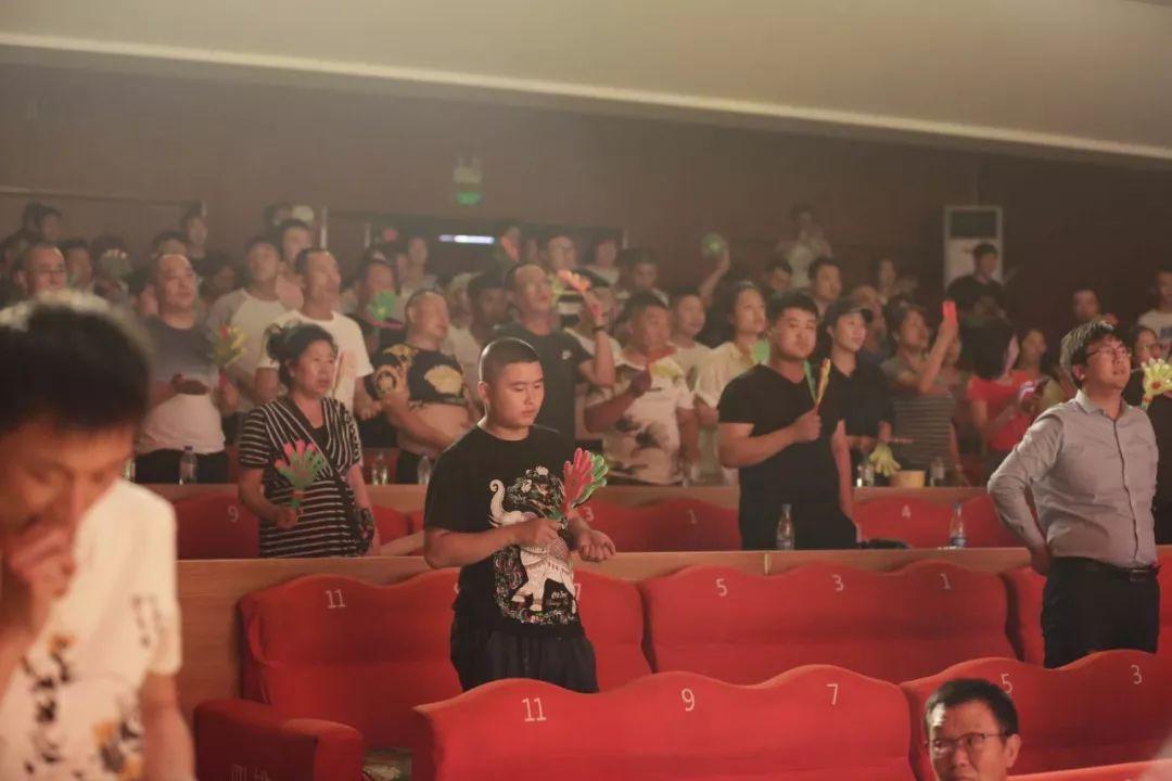 救援受困山洞的男子