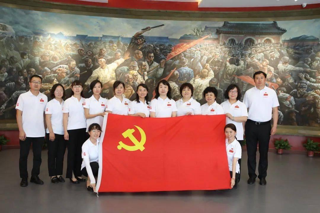 古龙的另一面:少时离家“混社会”、与父亲决裂、30余年不相见