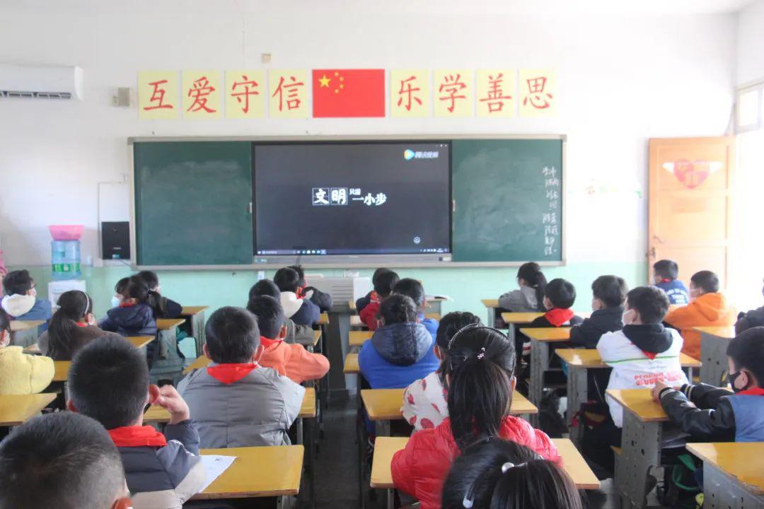 为什么男生都喜欢长的特别好看的女生?- 有问必答平台,解答你的疑问