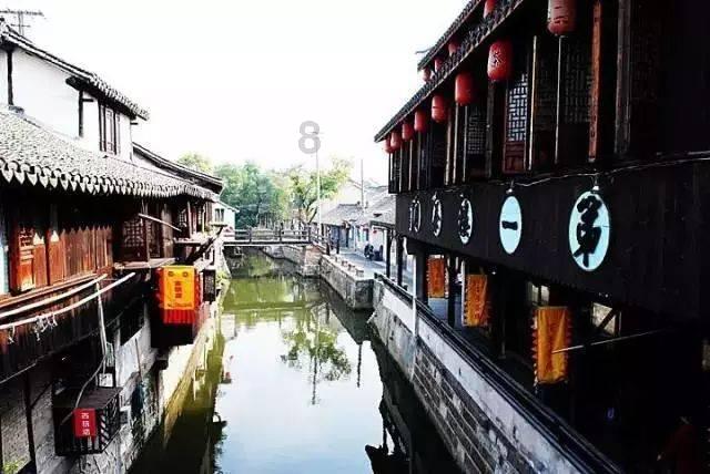 张天爱皮衣搭马甲保暖大气 毛线帽增加可爱气息